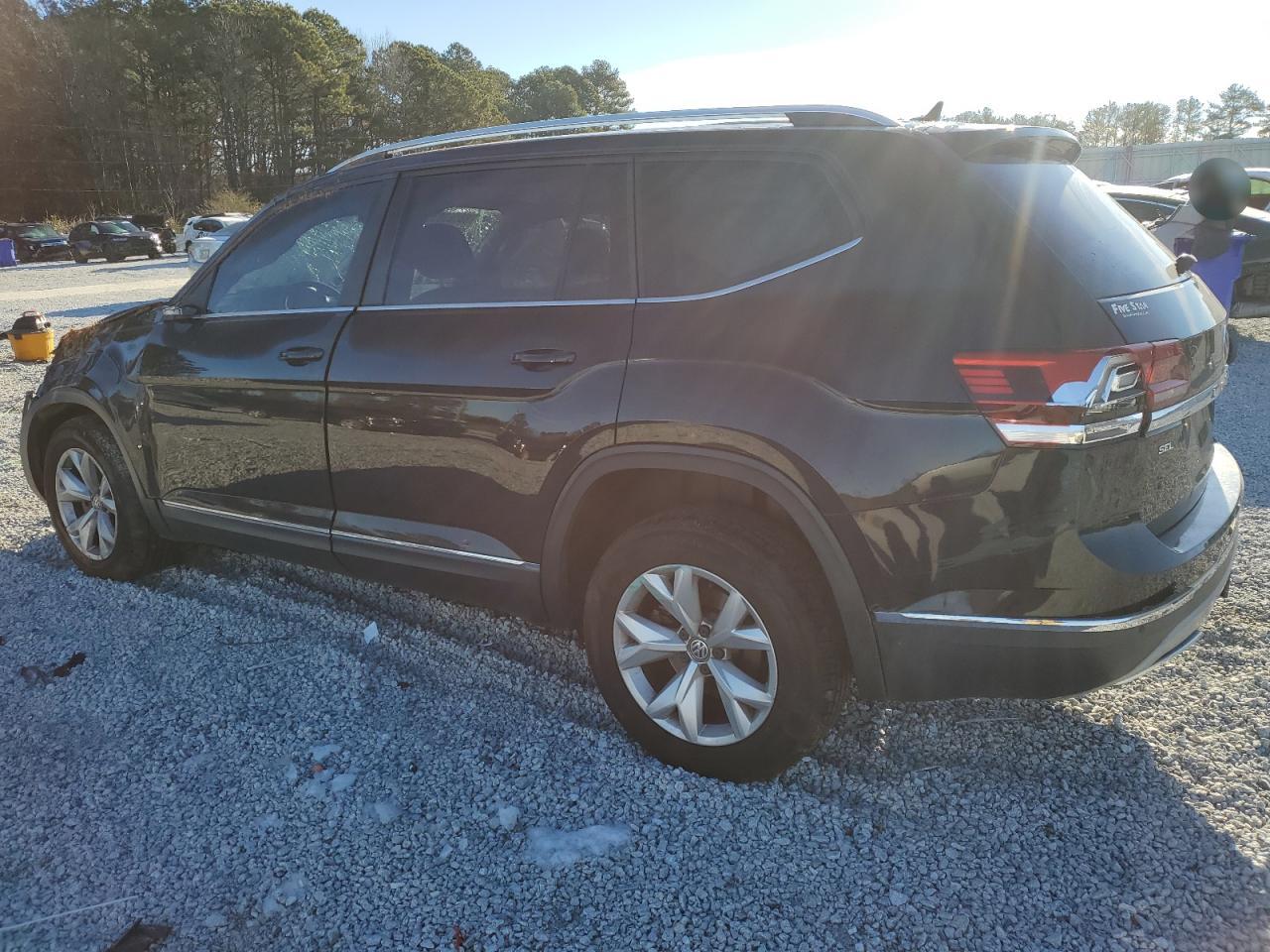 2018 Volkswagen Atlas - Image 2