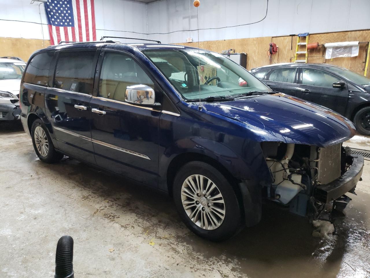 2013 Chrysler Town & Country - Image 4