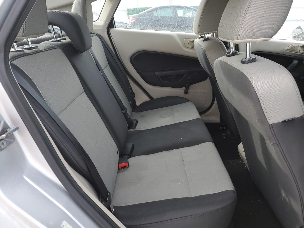 2013 Ford Fiesta - Image 10