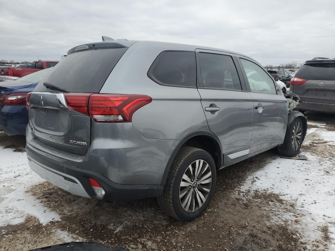 2019 Mitsubishi Outlander - Image 3