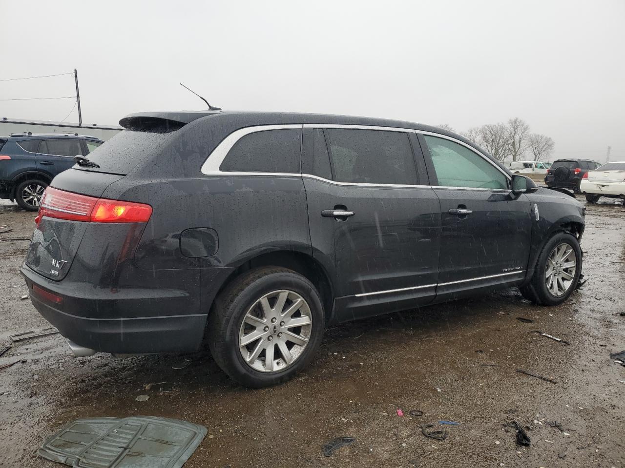 2016 Lincoln MKT - Image 3