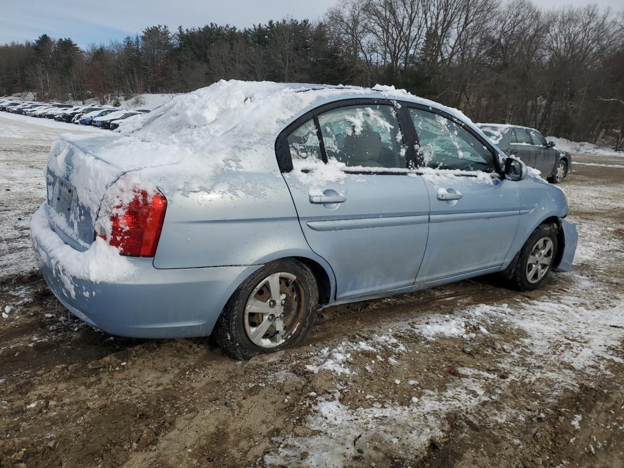 2011 Hyundai Accent - Image 3