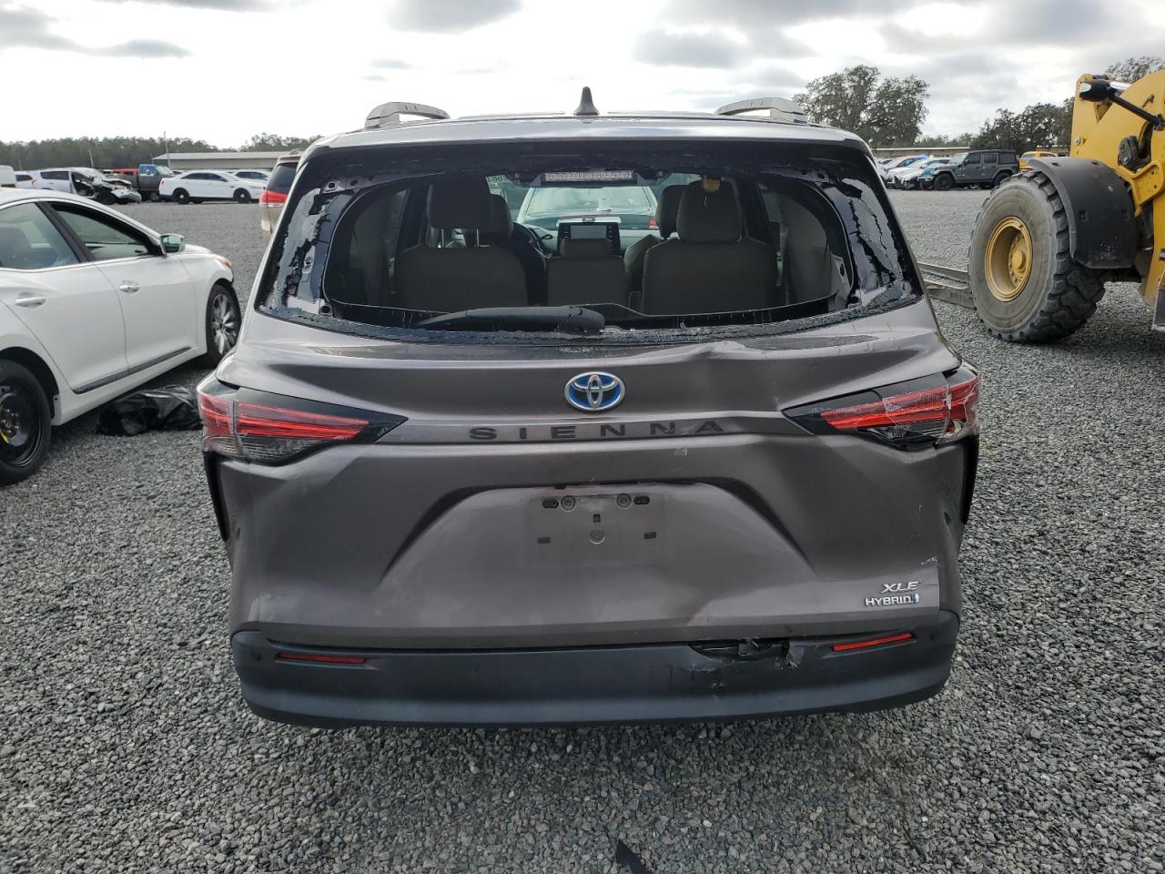 2021 Toyota Sienna - Image 6