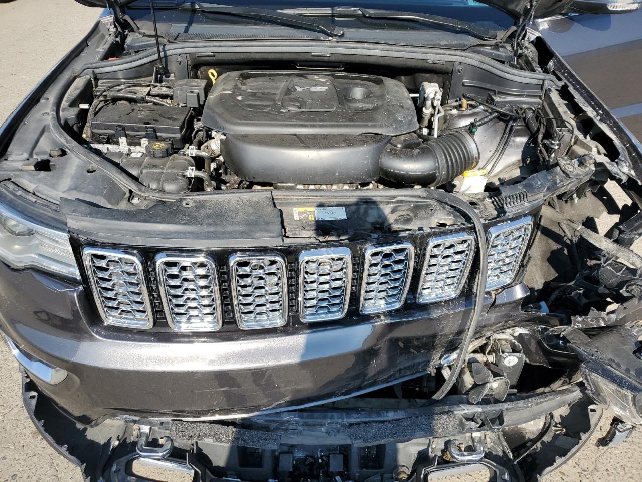 2018 Jeep Grand Cherokee - Image 12