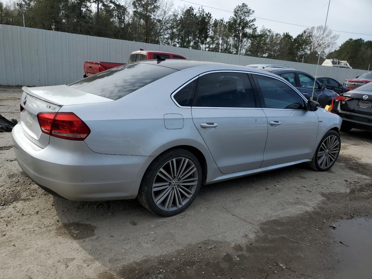 2015 Volkswagen Passat - Image 3