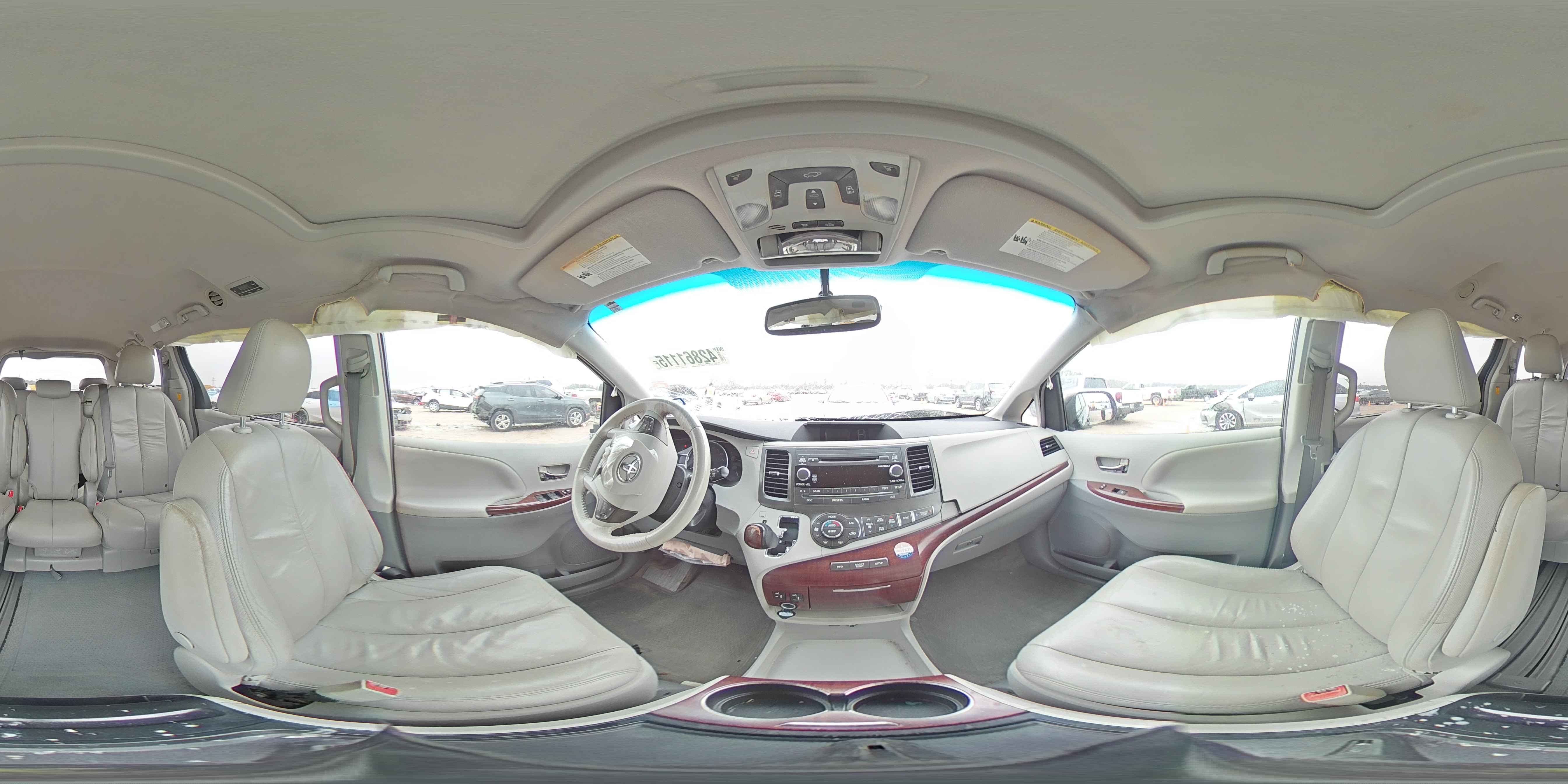 2012 Toyota Sienna - Image 14
