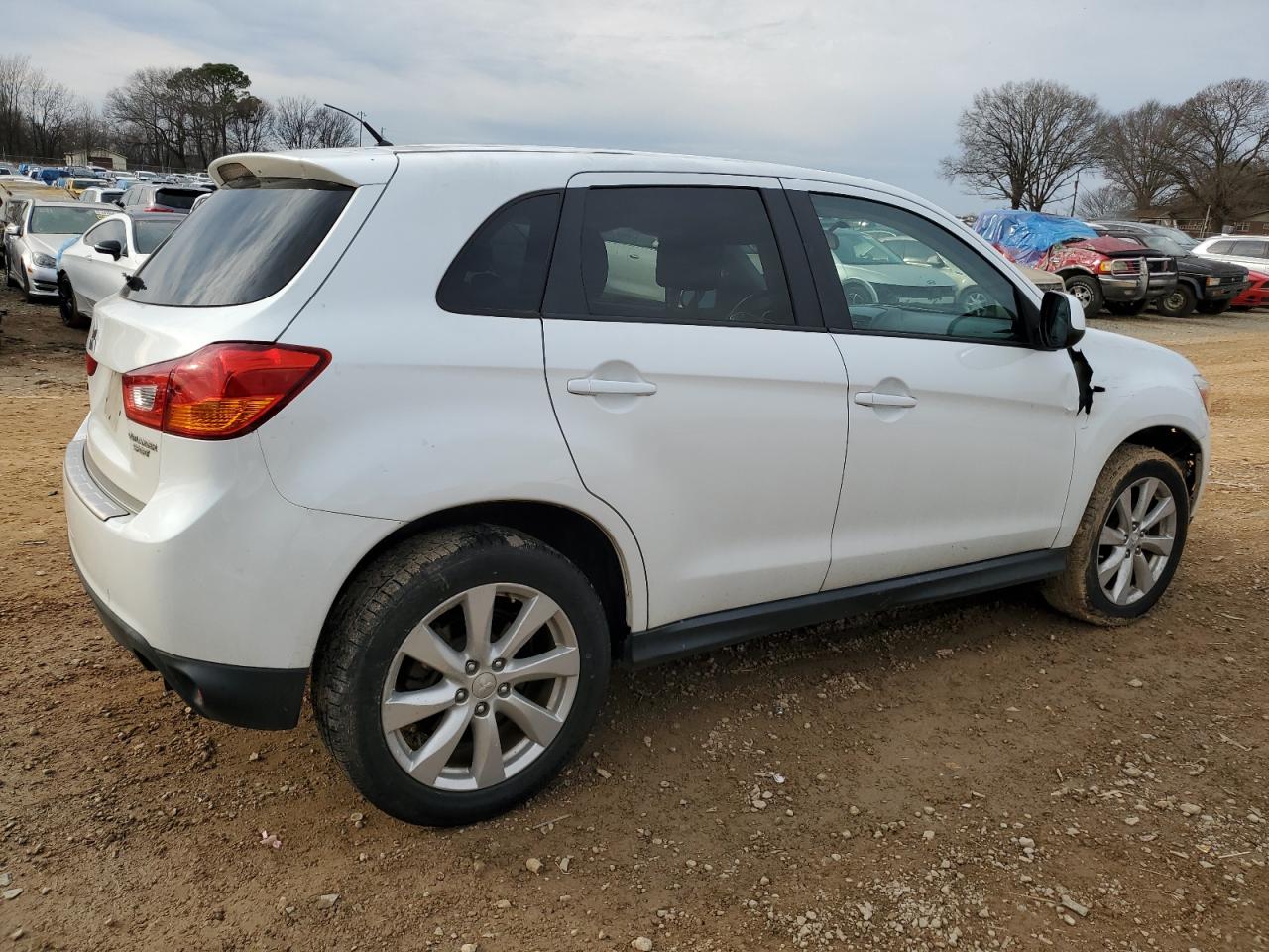 2014 Mitsubishi Outlander - Image 3