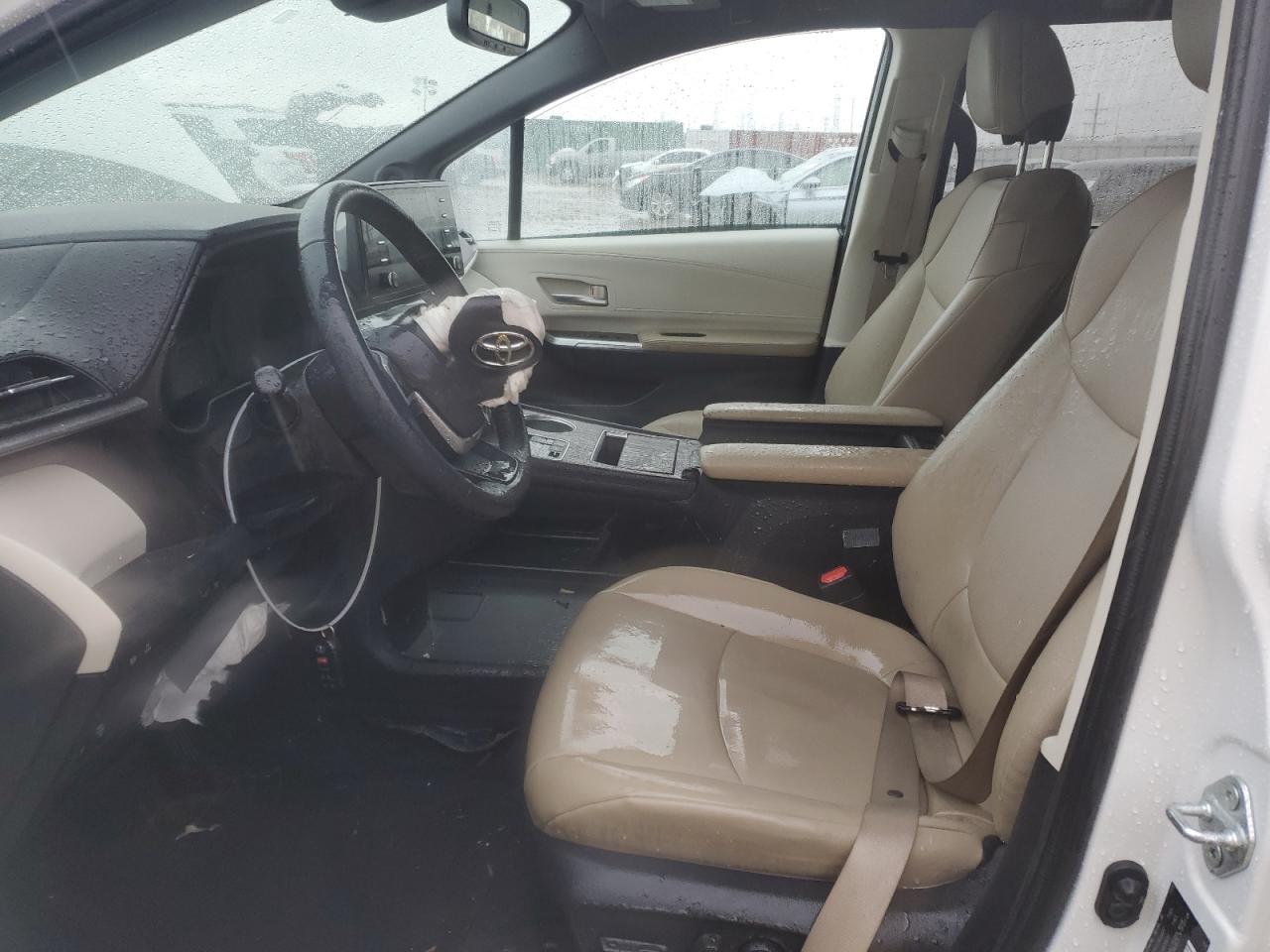 2021 Toyota Sienna - Image 7
