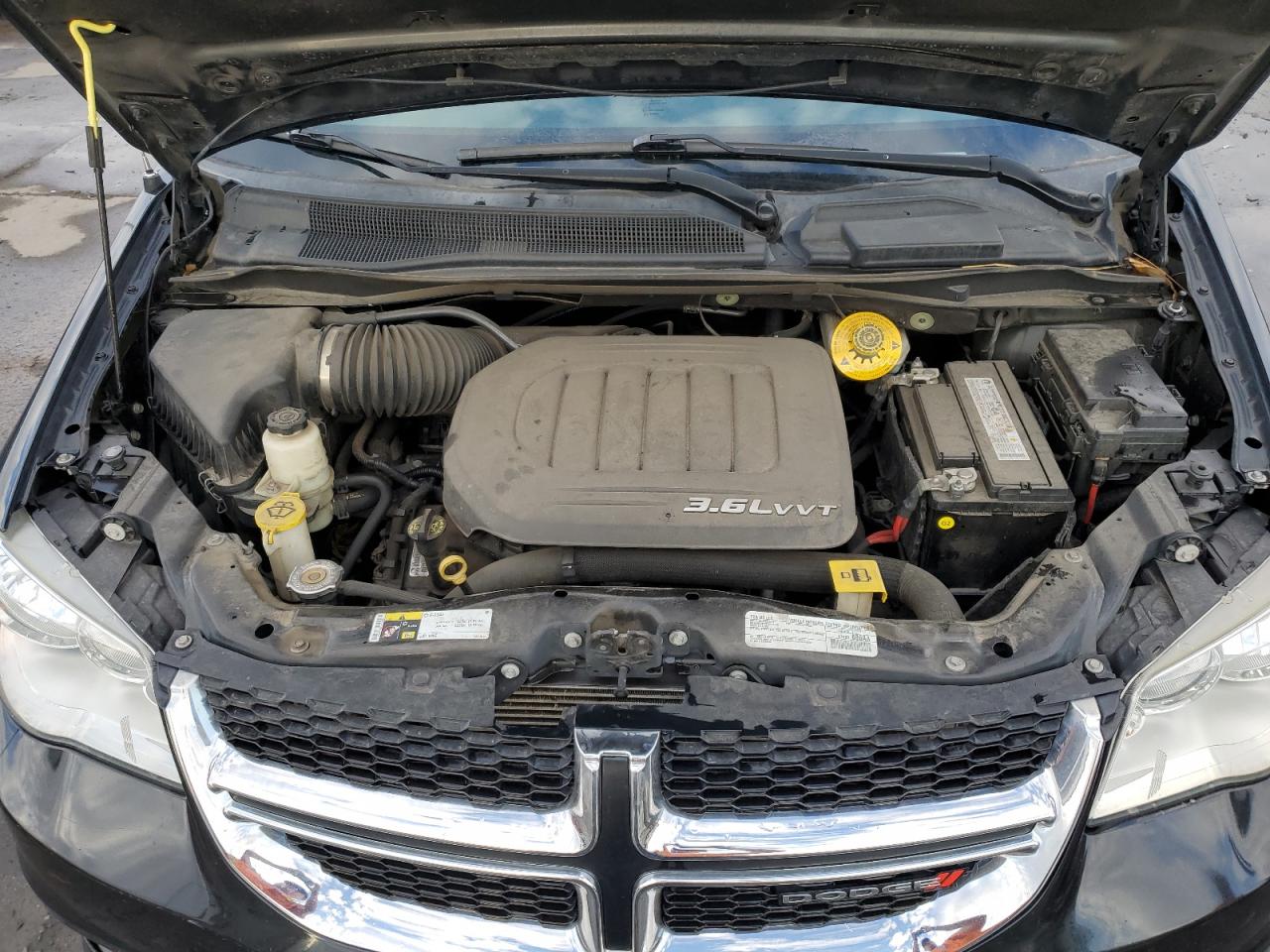 2017 Dodge Caravan - Image 12