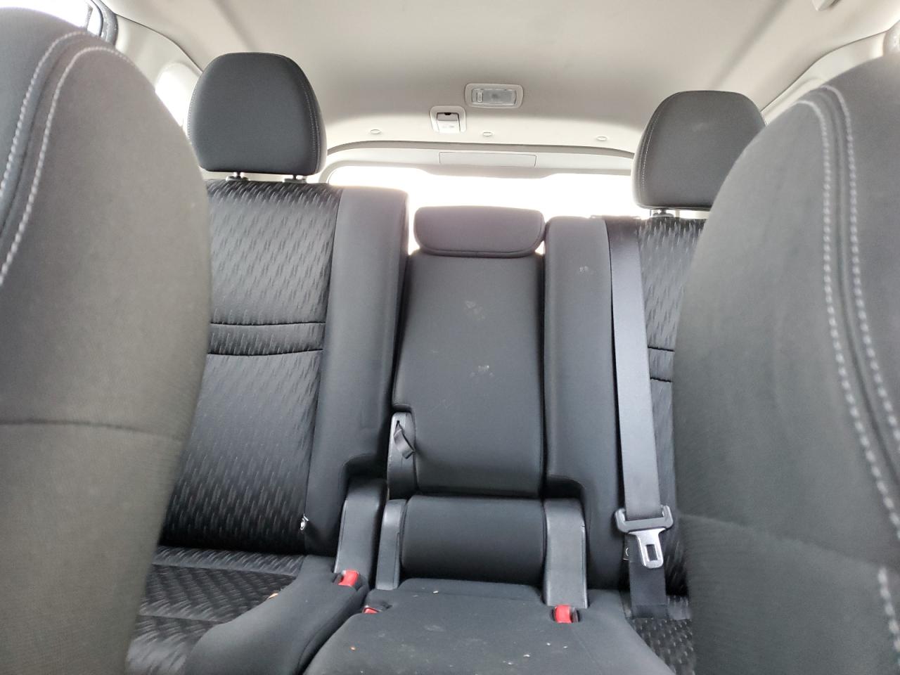 2018 Nissan Rogue - Image 10