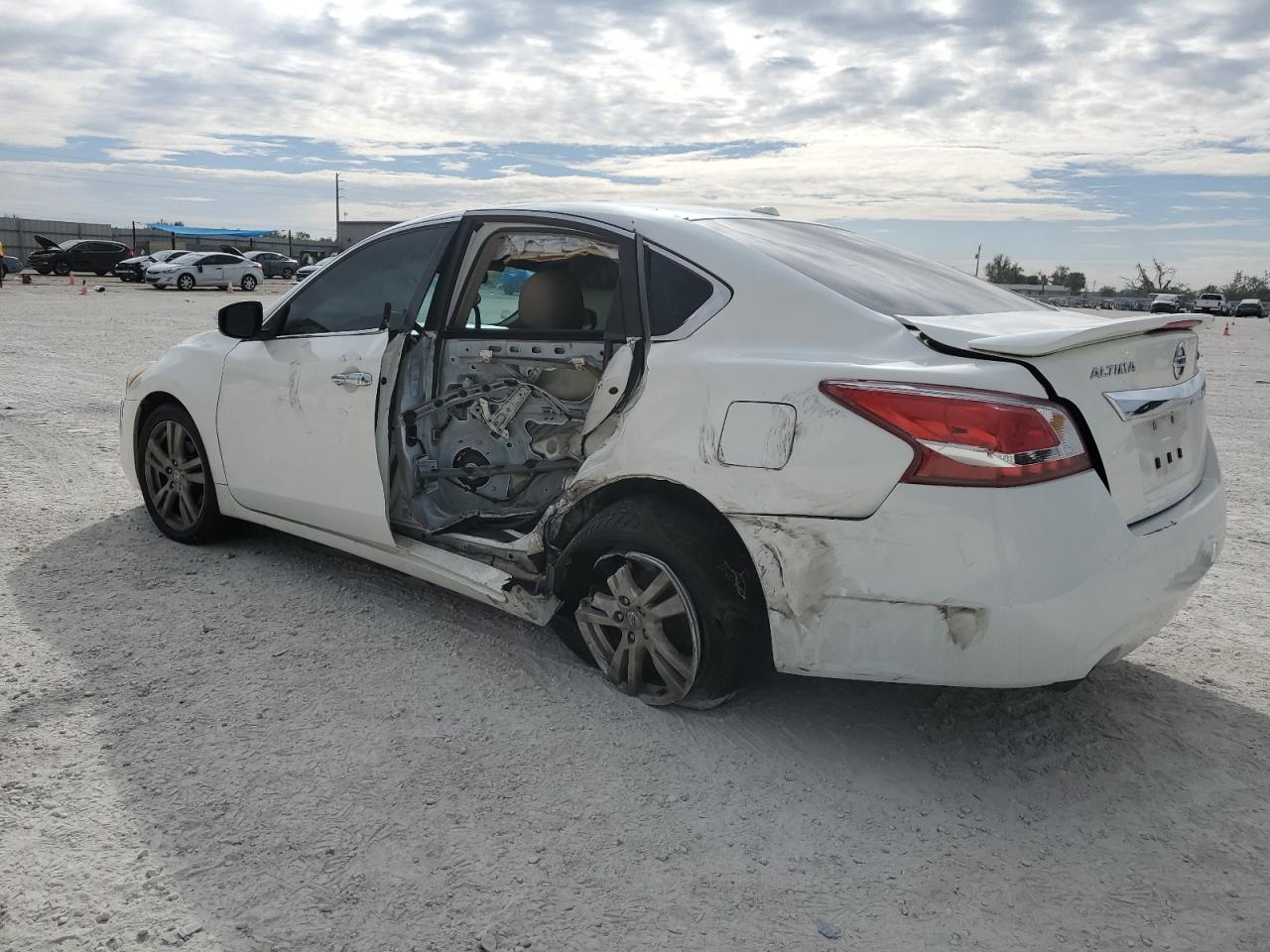 2013 Nissan Altima - Image 2