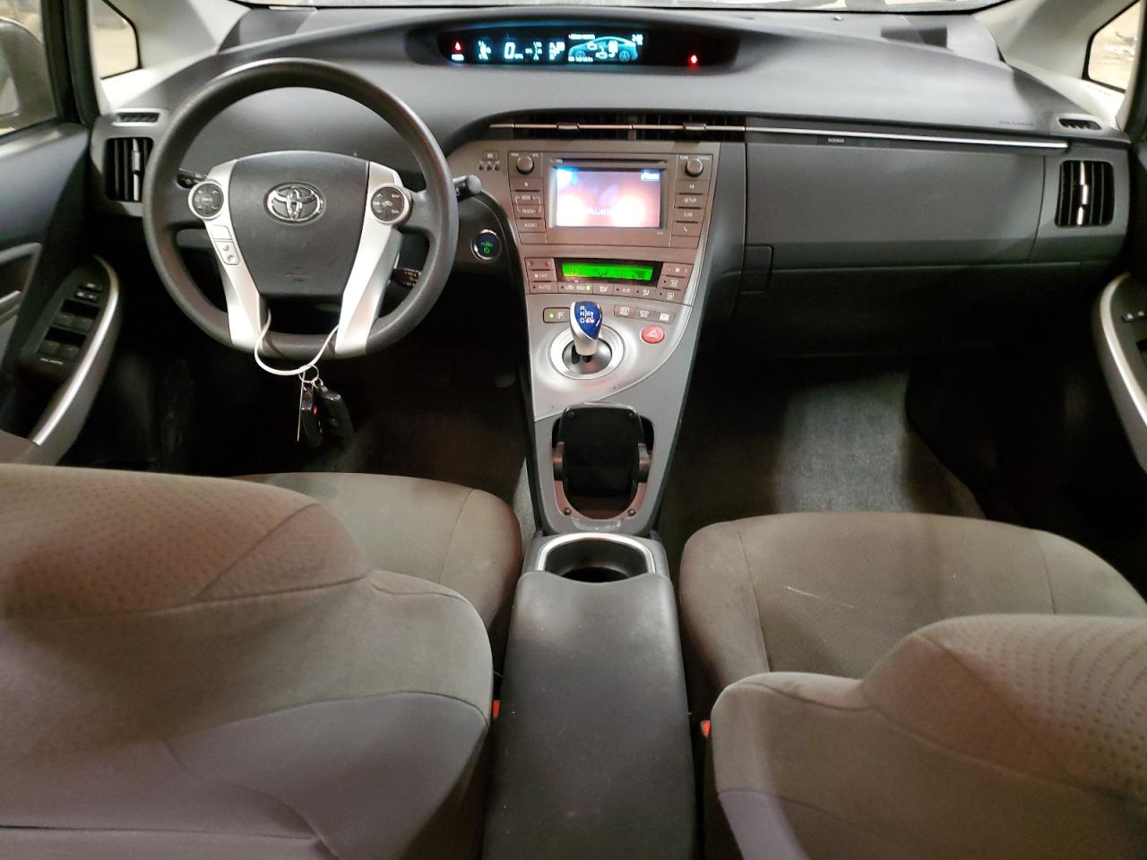 2015 Toyota Prius - Image 8