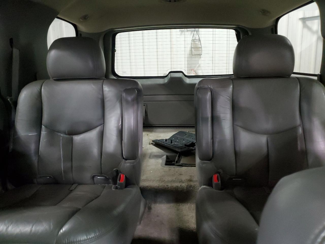 2003 Chevrolet Tahoe - Image 10