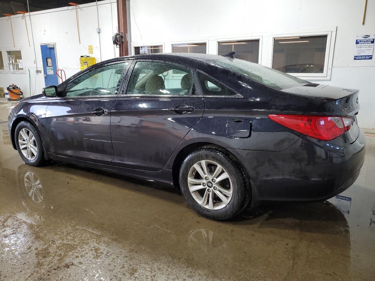 2011 Hyundai Sonata - Image 2