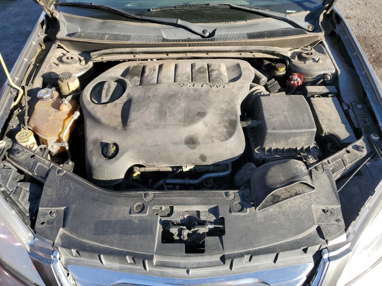 2013 Chrysler 200 - Image 11