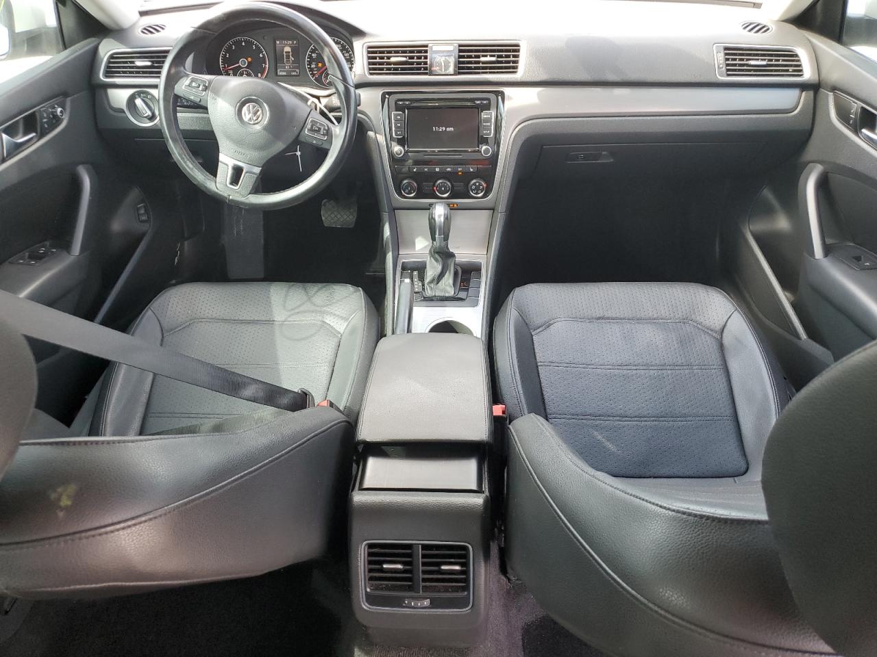 2015 Volkswagen Passat - Image 8