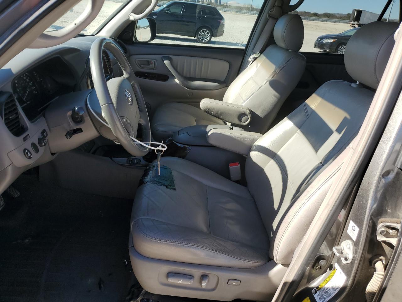 2005 Toyota Sequoia - Image 7
