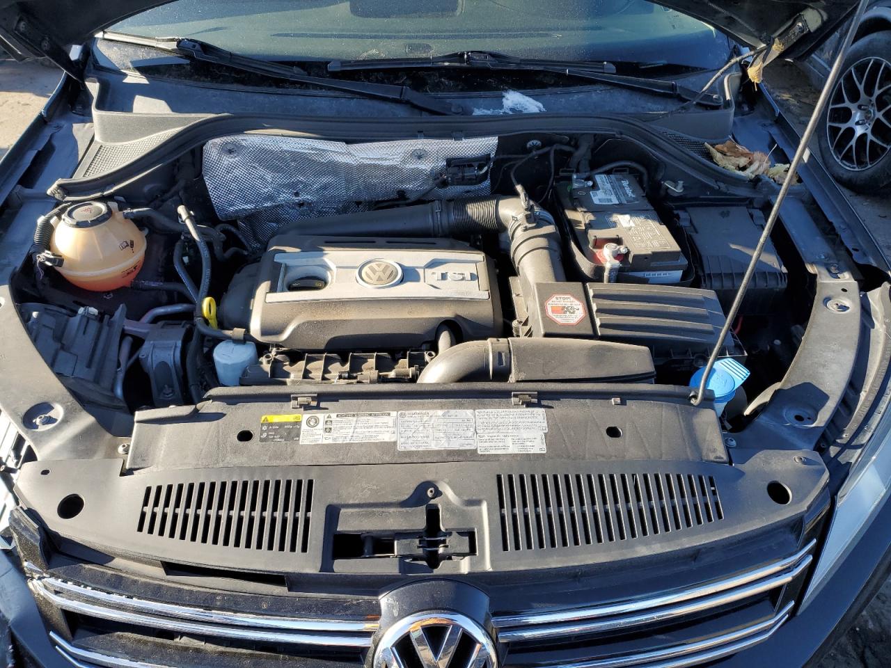 2017 Volkswagen Tiguan - Image 14