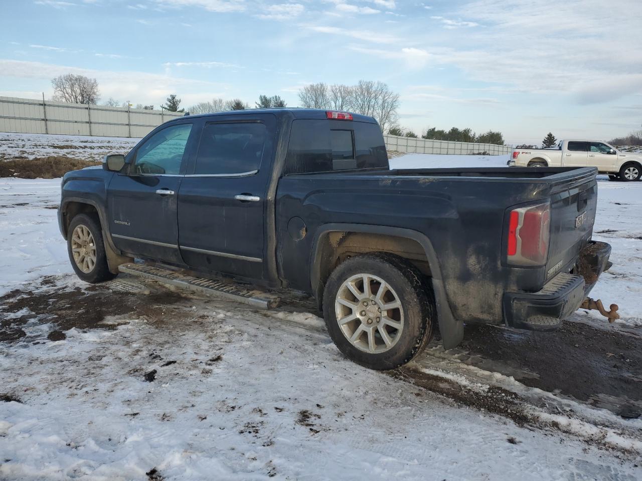 2016 GMC Sierra - Image 2