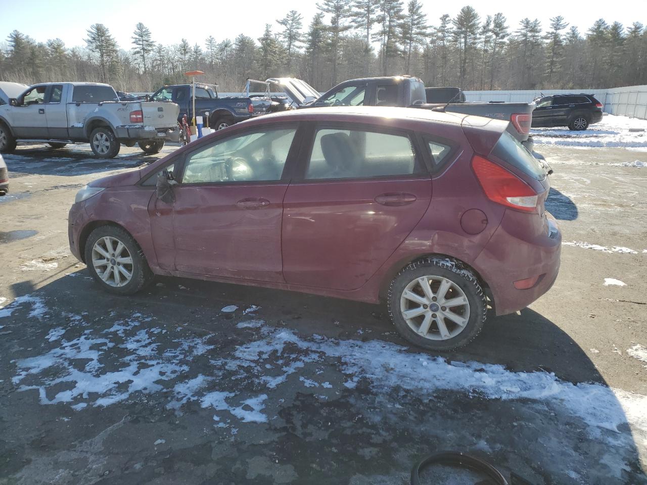 2011 Ford Fiesta - Image 2