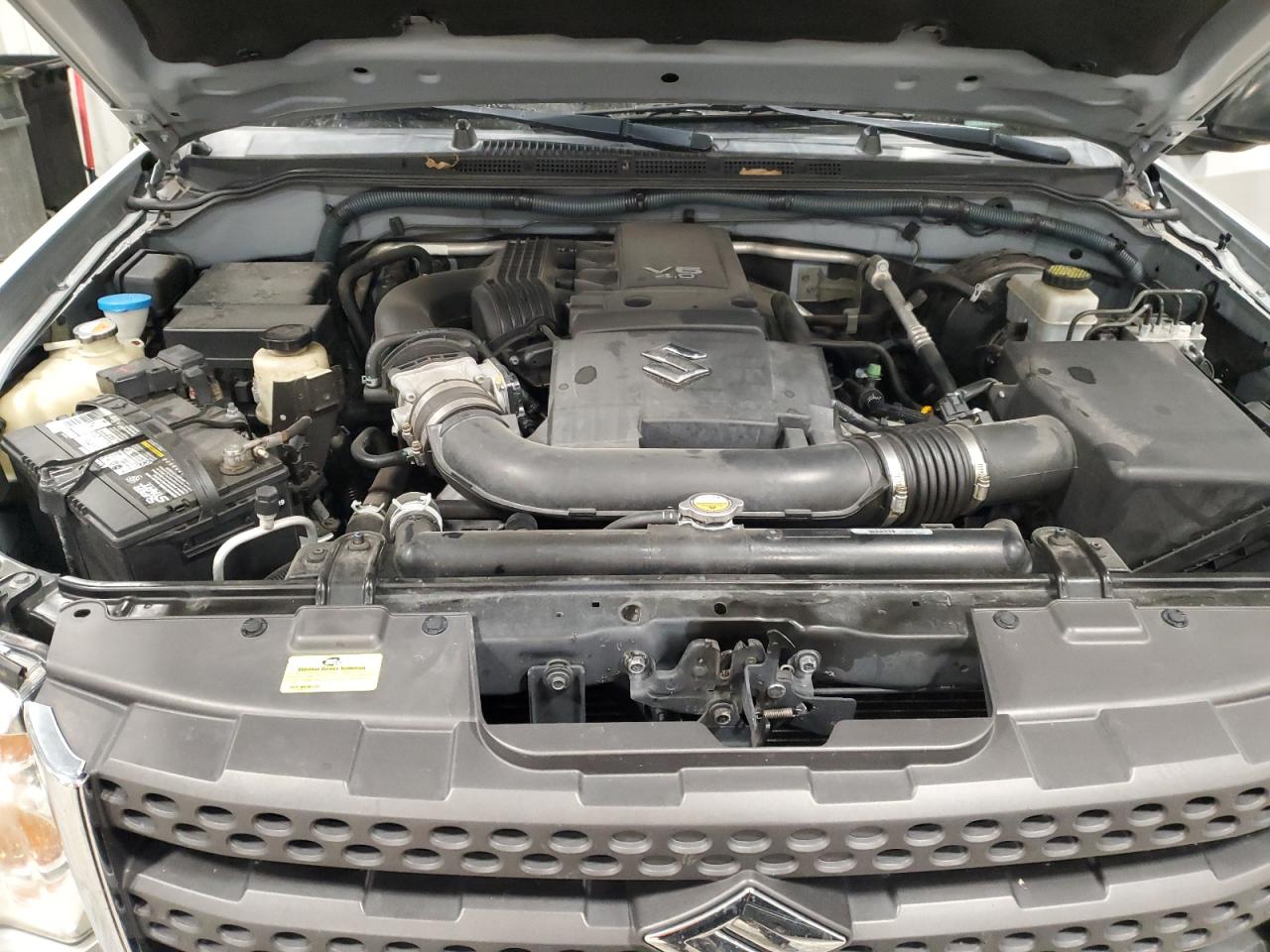 2011 Suzuki Equator - Image 11