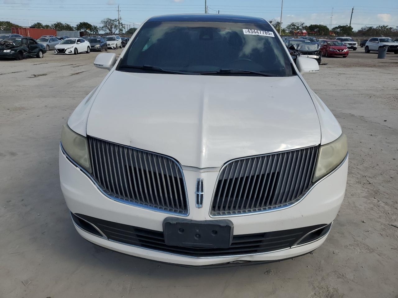 2014 Lincoln MKT - Image 5