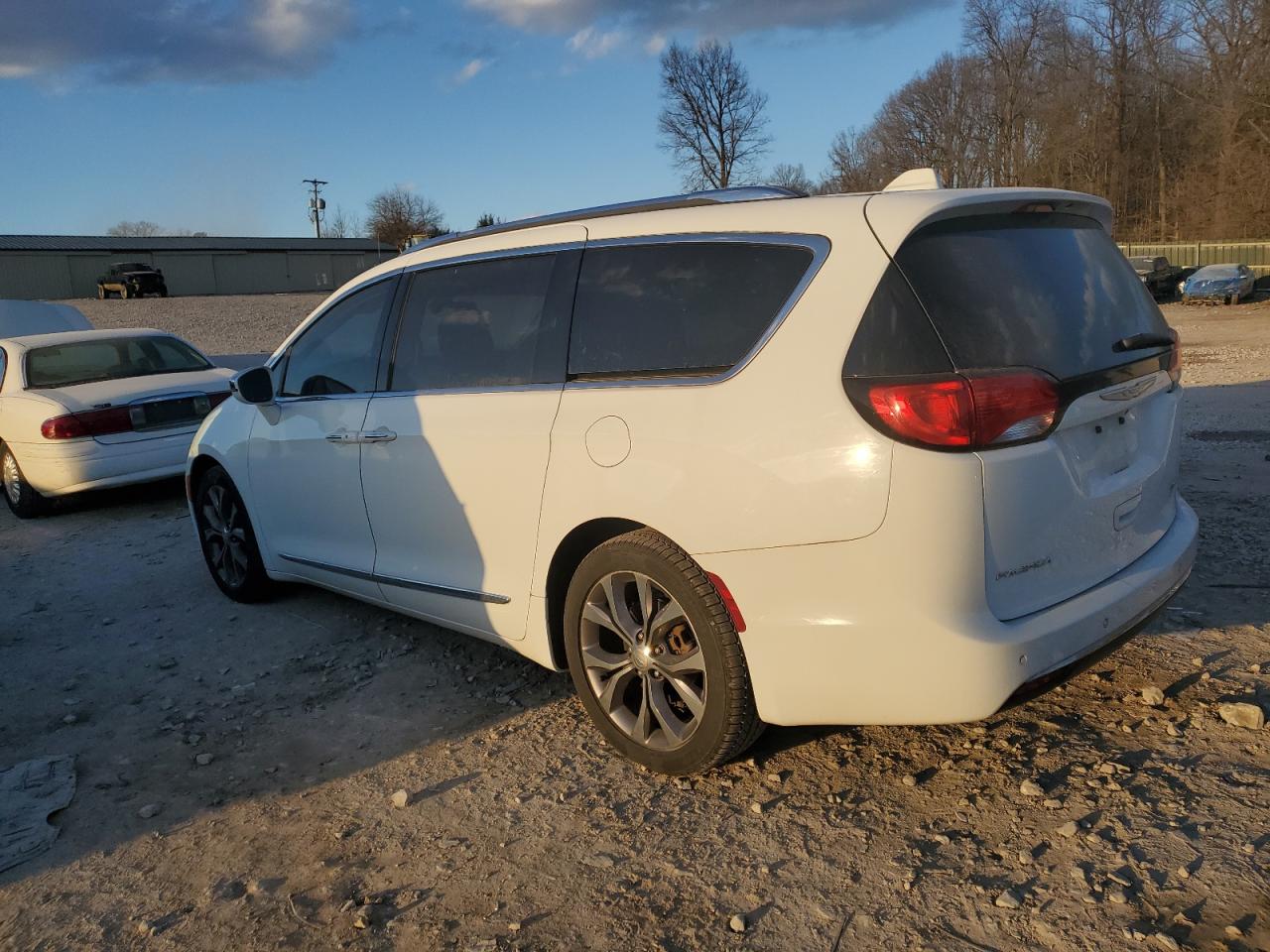 2017 Chrysler Pacifica - Image 2