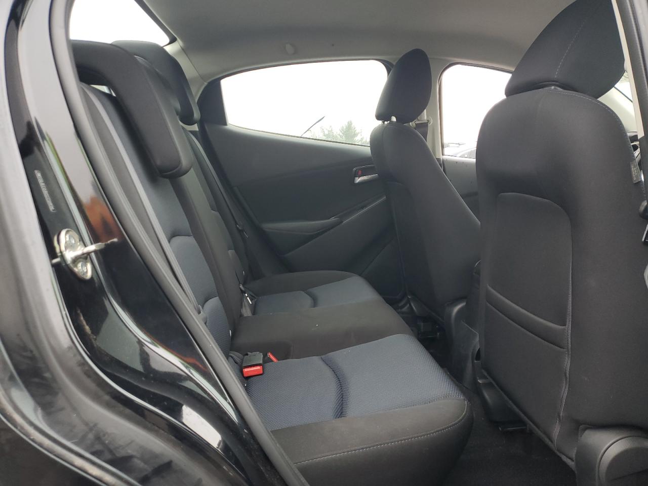 2017 Toyota Yaris - Image 10