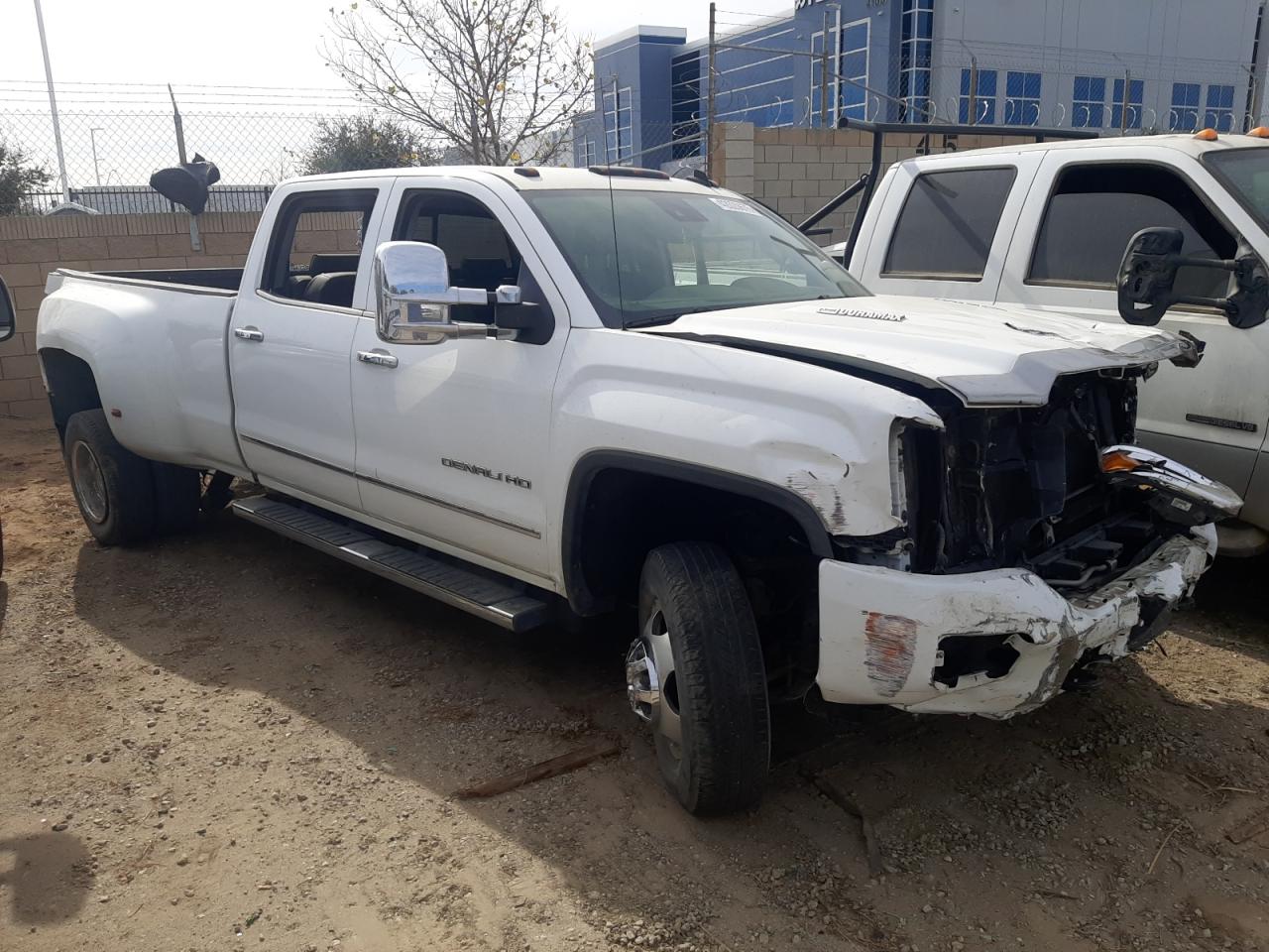 2015 GMC Sierra - Image 4