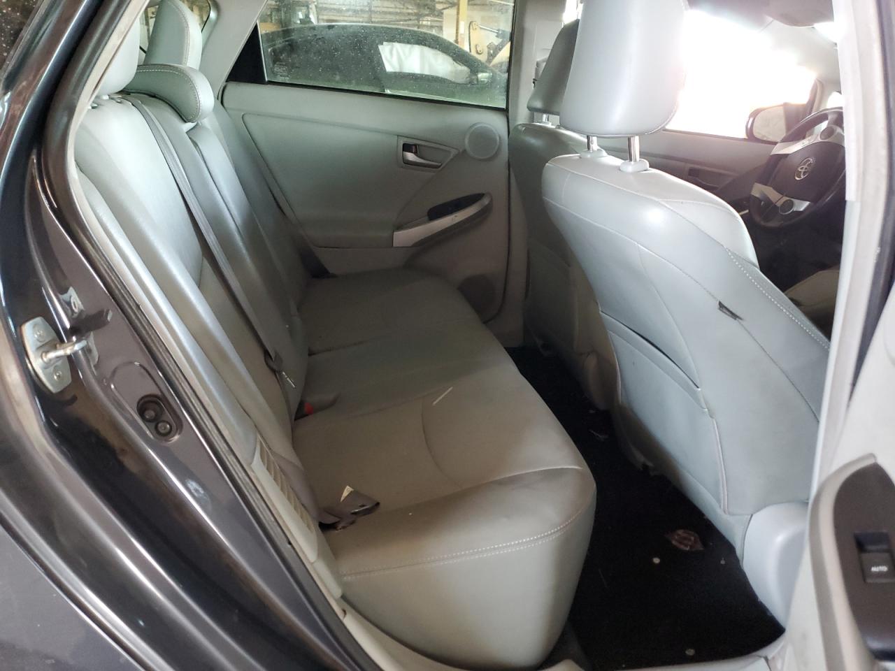 2013 Toyota Prius - Image 10