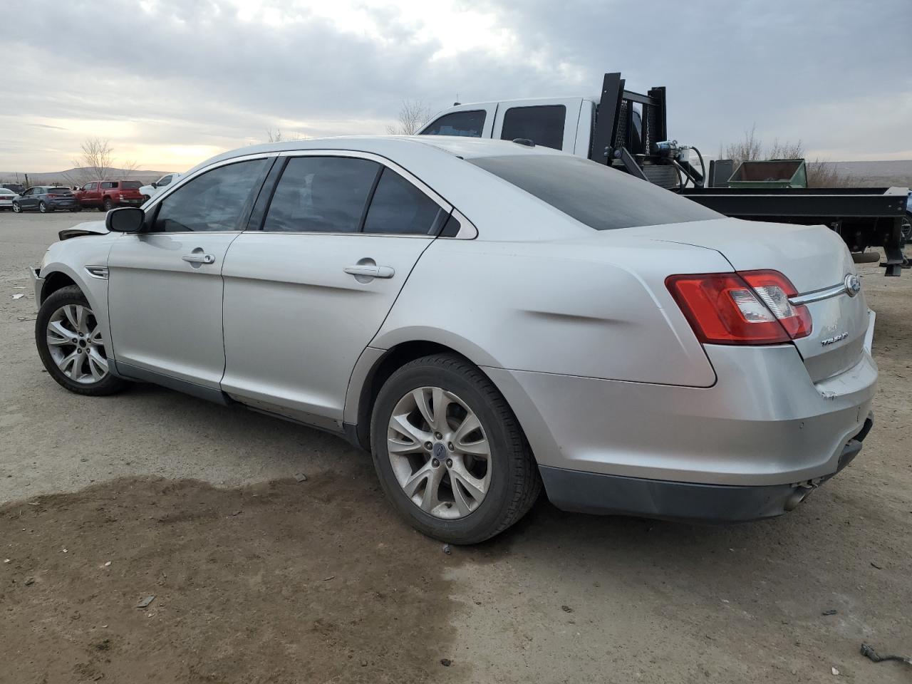 2011 Ford Taurus - Image 2