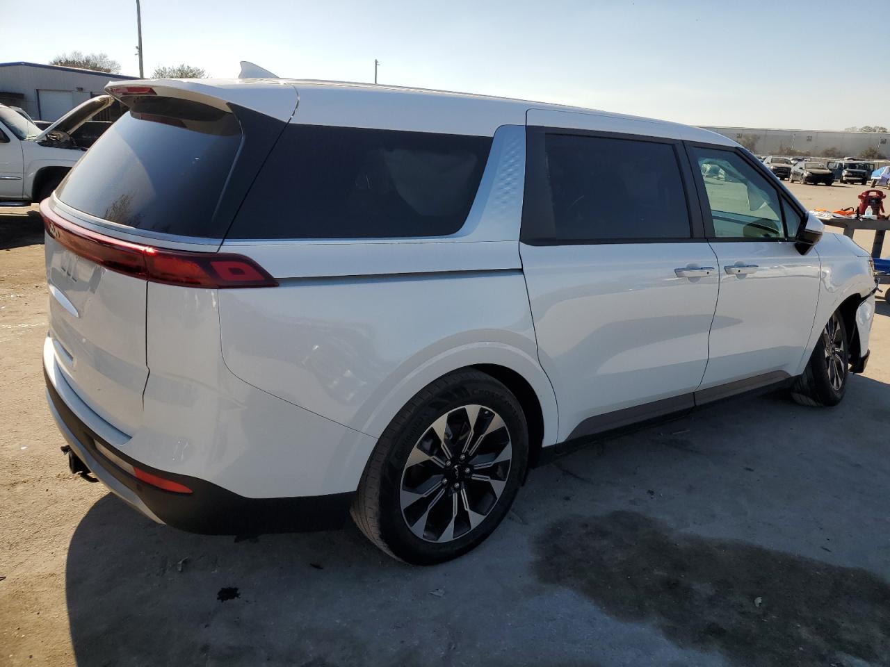 2024 Kia Carnival - Image 3