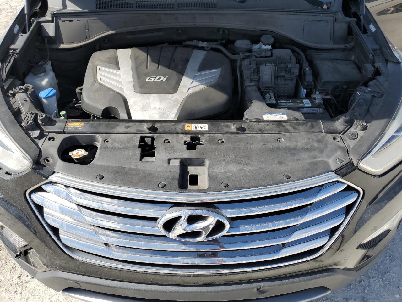 2016 Hyundai Santa Fe - Image 12