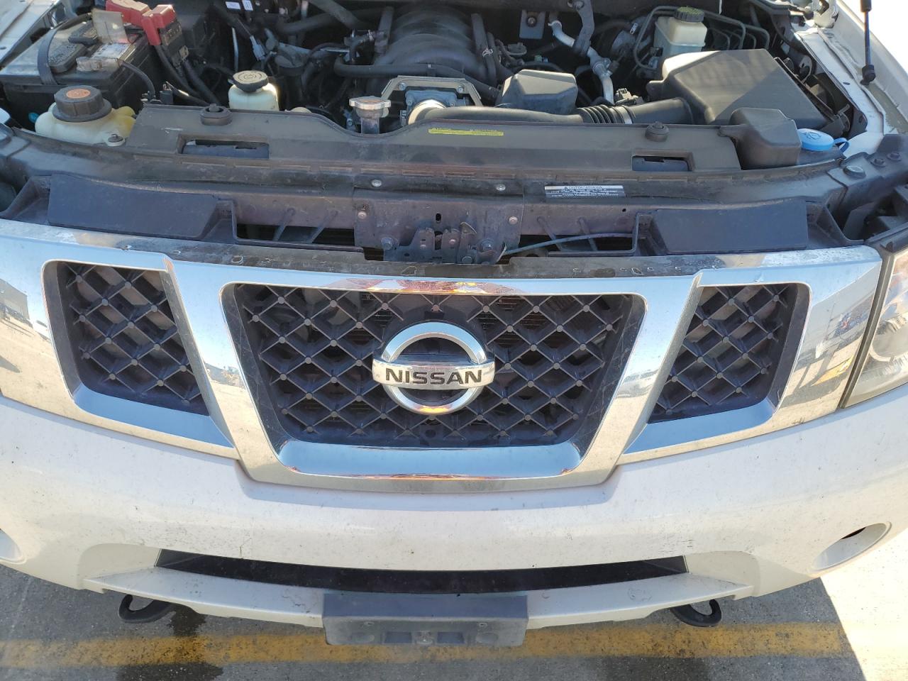 2015 Nissan Armada - Image 12
