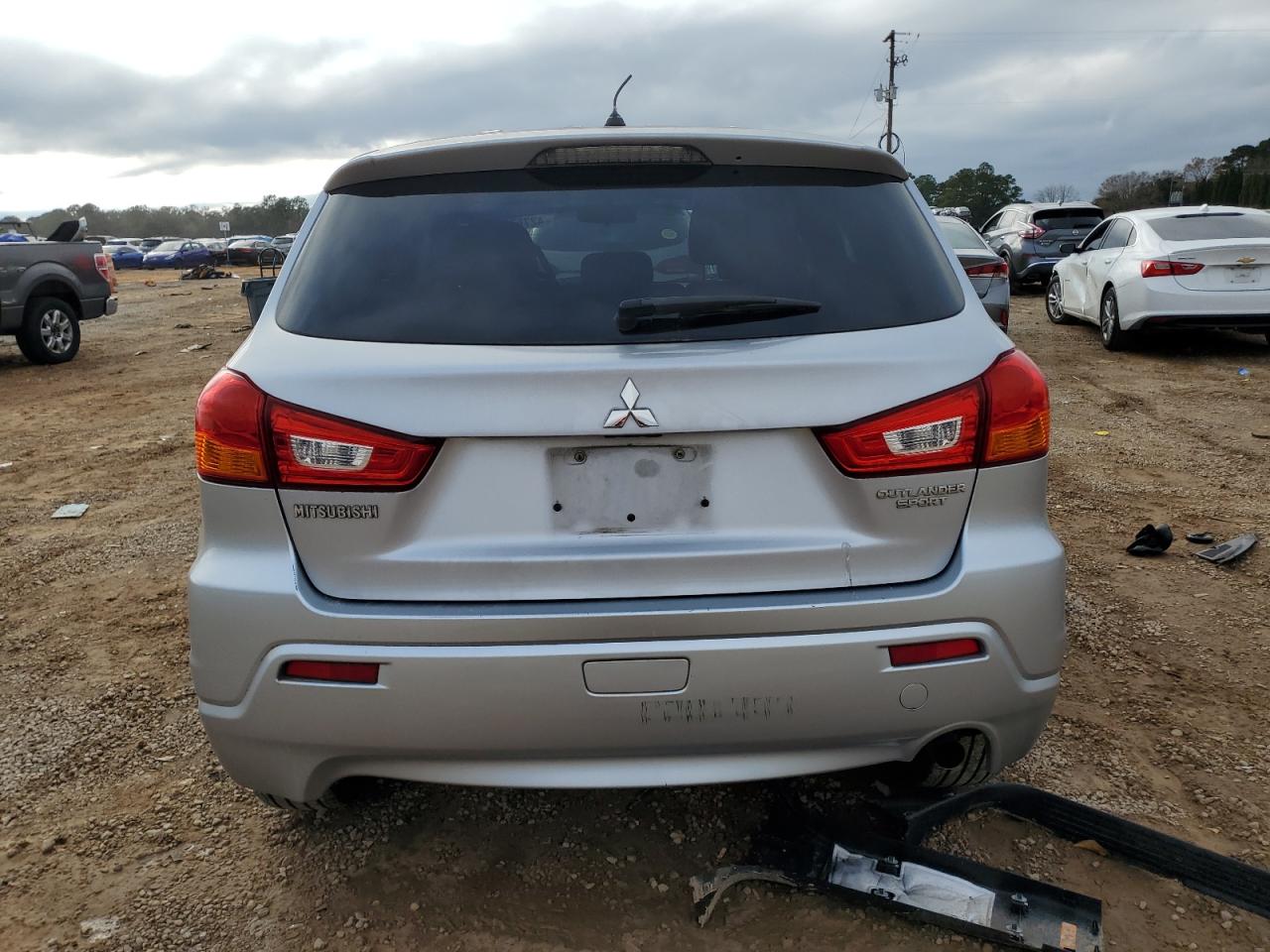2011 Mitsubishi Outlander - Image 6