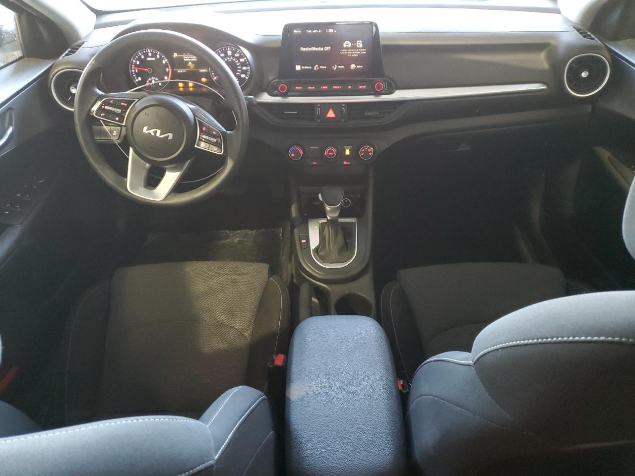 2023 Kia Forte - Image 8