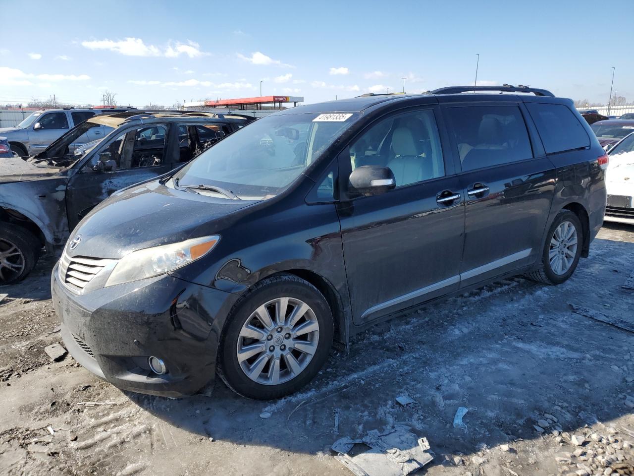 2014 Toyota Sienna Xle იყიდება Cahokia Heights-ში, IL - Mechanical