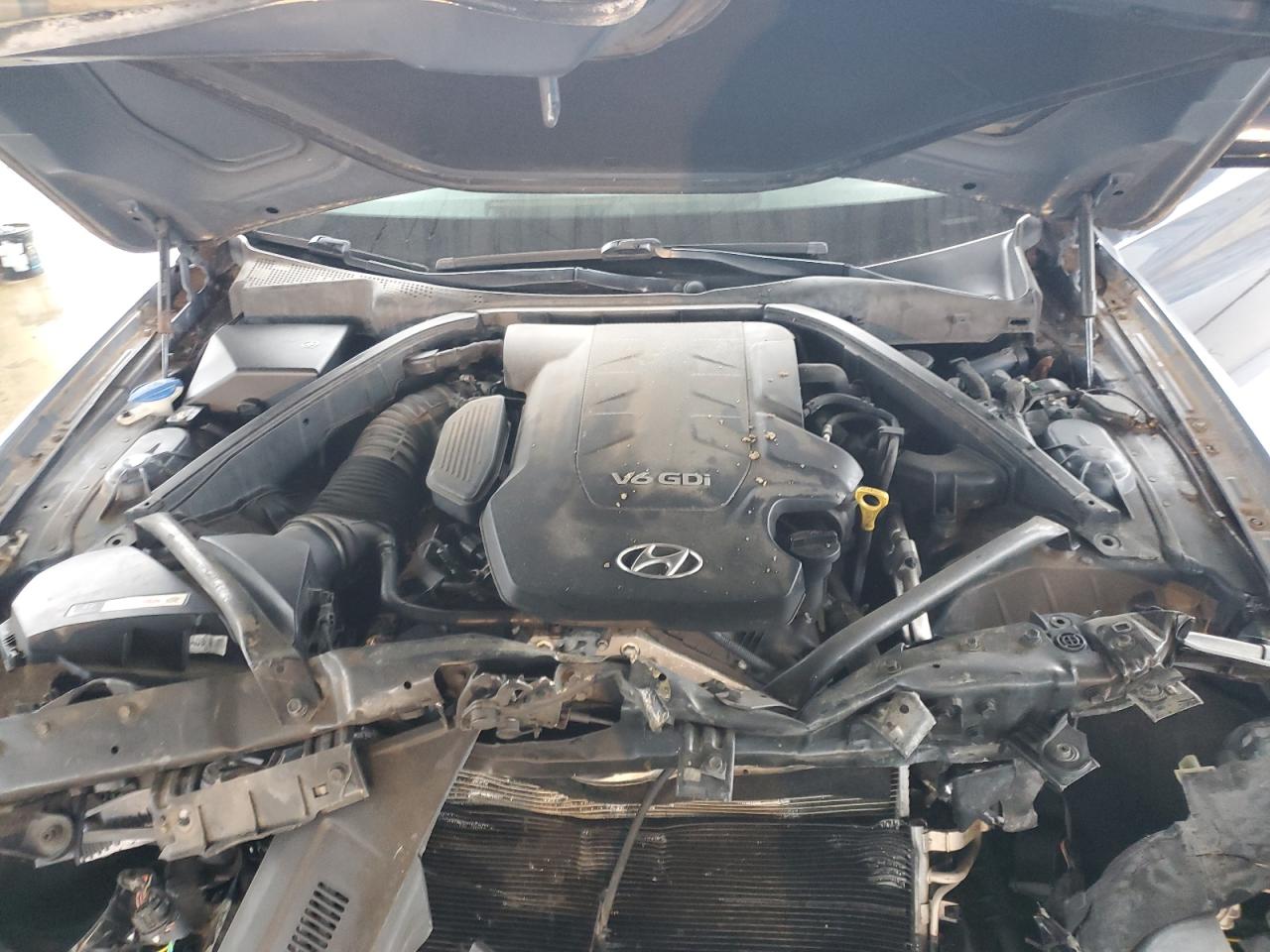 2015 Hyundai Genesis - Image 11