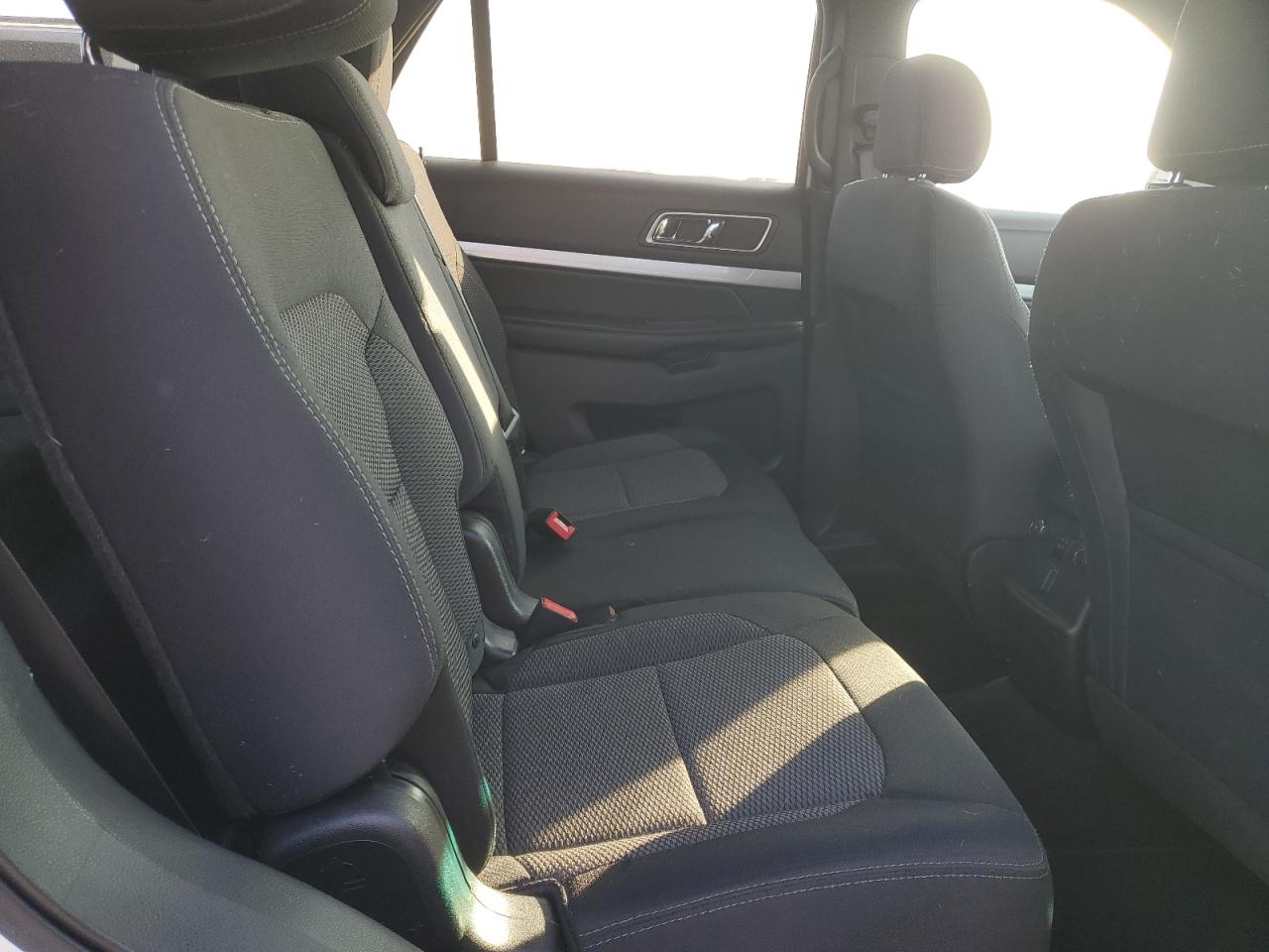 2016 Ford Explorer - Image 11