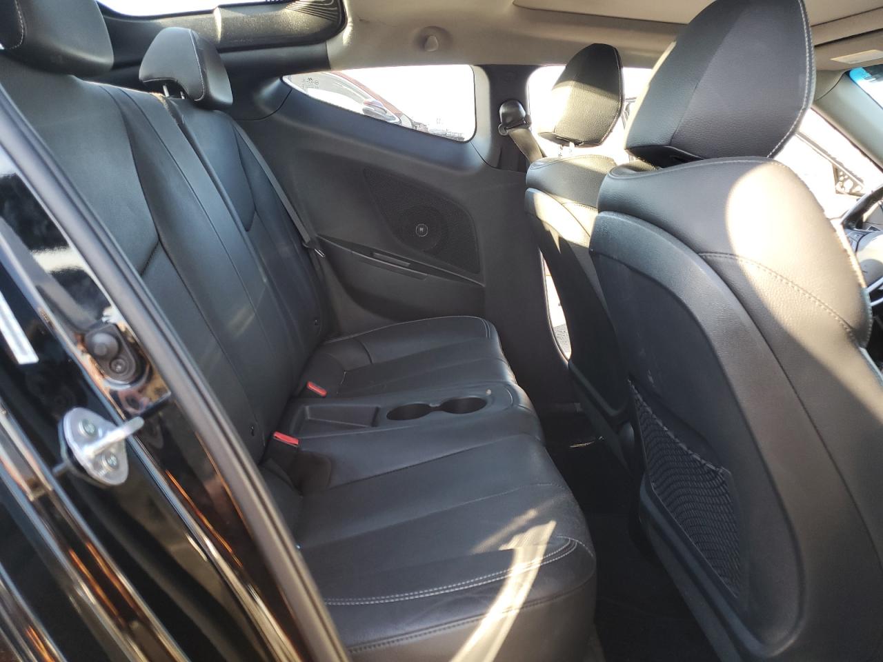 2013 Hyundai Veloster - Image 10