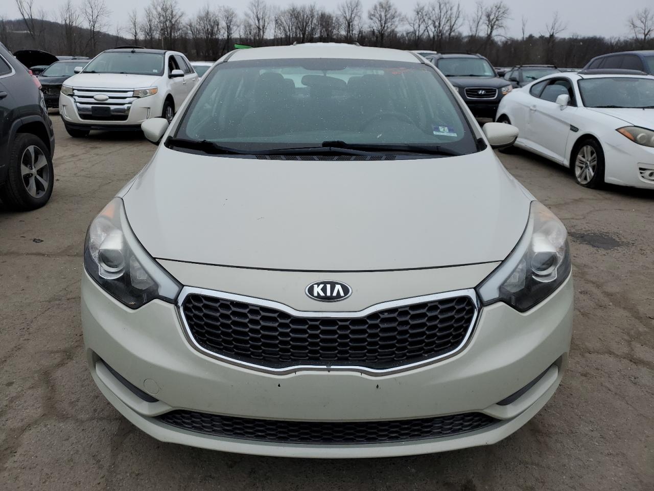 VIN KNAFK4A65F5422546 2015 KIA FORTE no.5