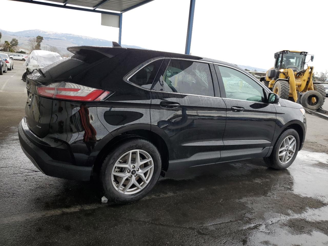 2023 Ford Edge - Image 3
