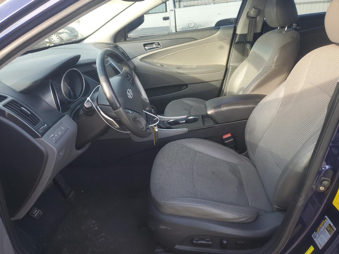 2011 Hyundai Sonata - Image 7