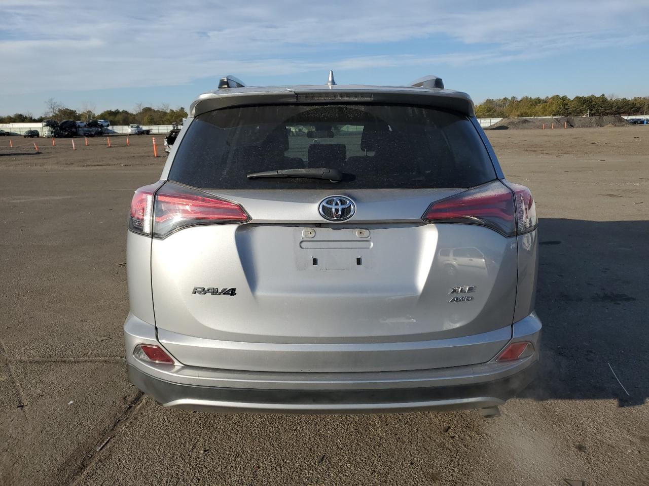 2018 Toyota RAV 4 - Image 6