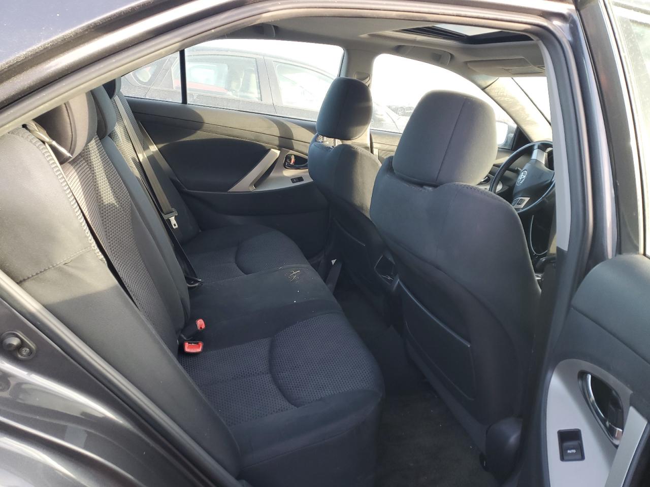 2011 Toyota Camry - Image 10