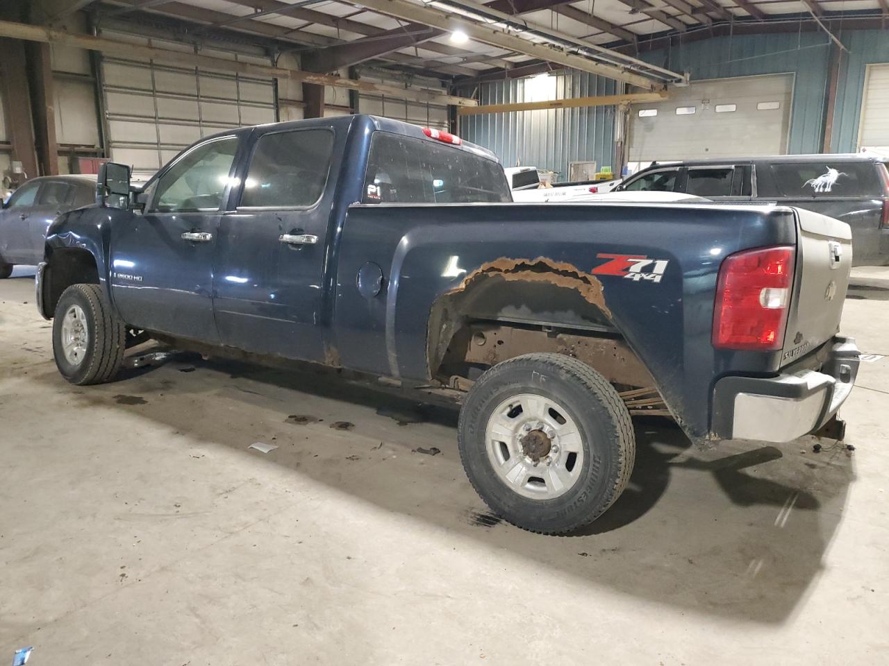 2007 Chevrolet Silverado - Image 2