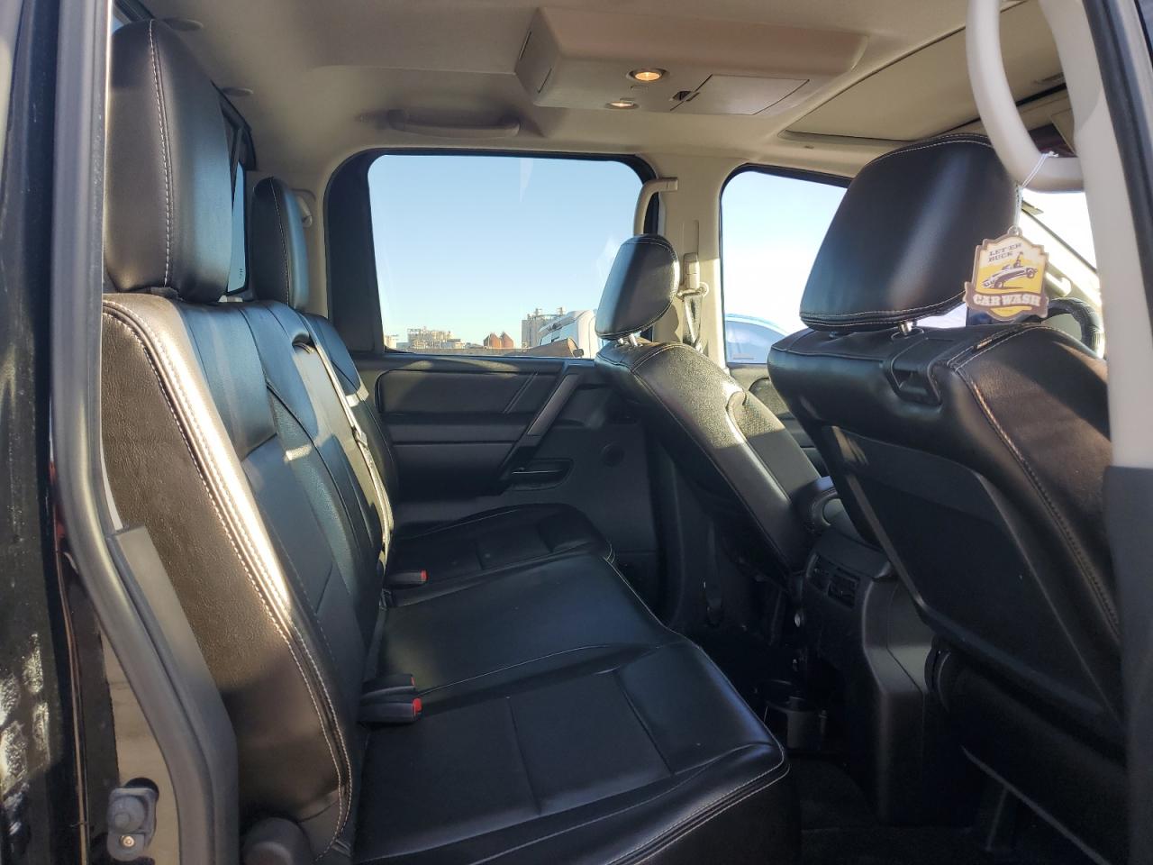 2014 Nissan Titan - Image 10