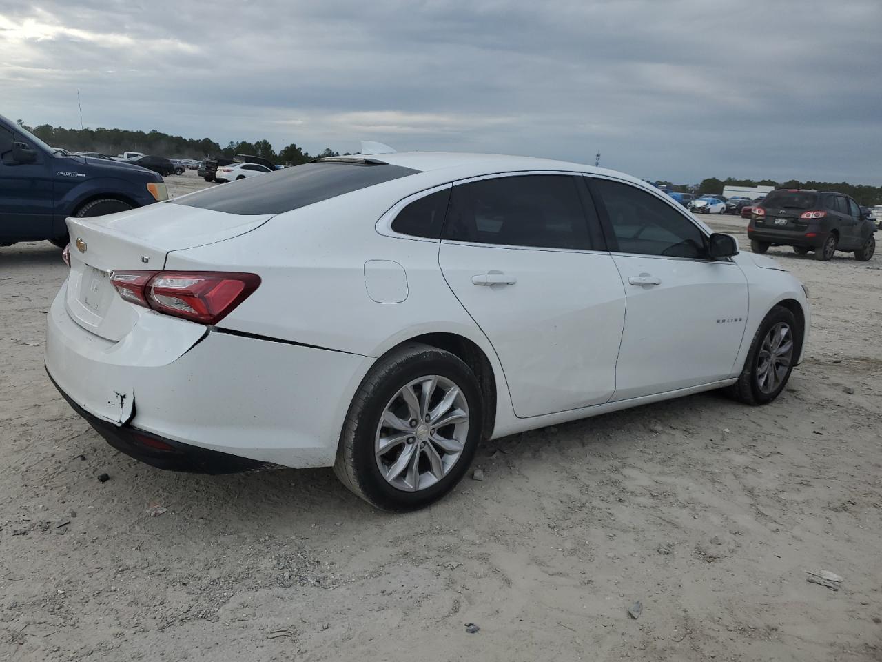 2019 Chevrolet Malibu - Image 3