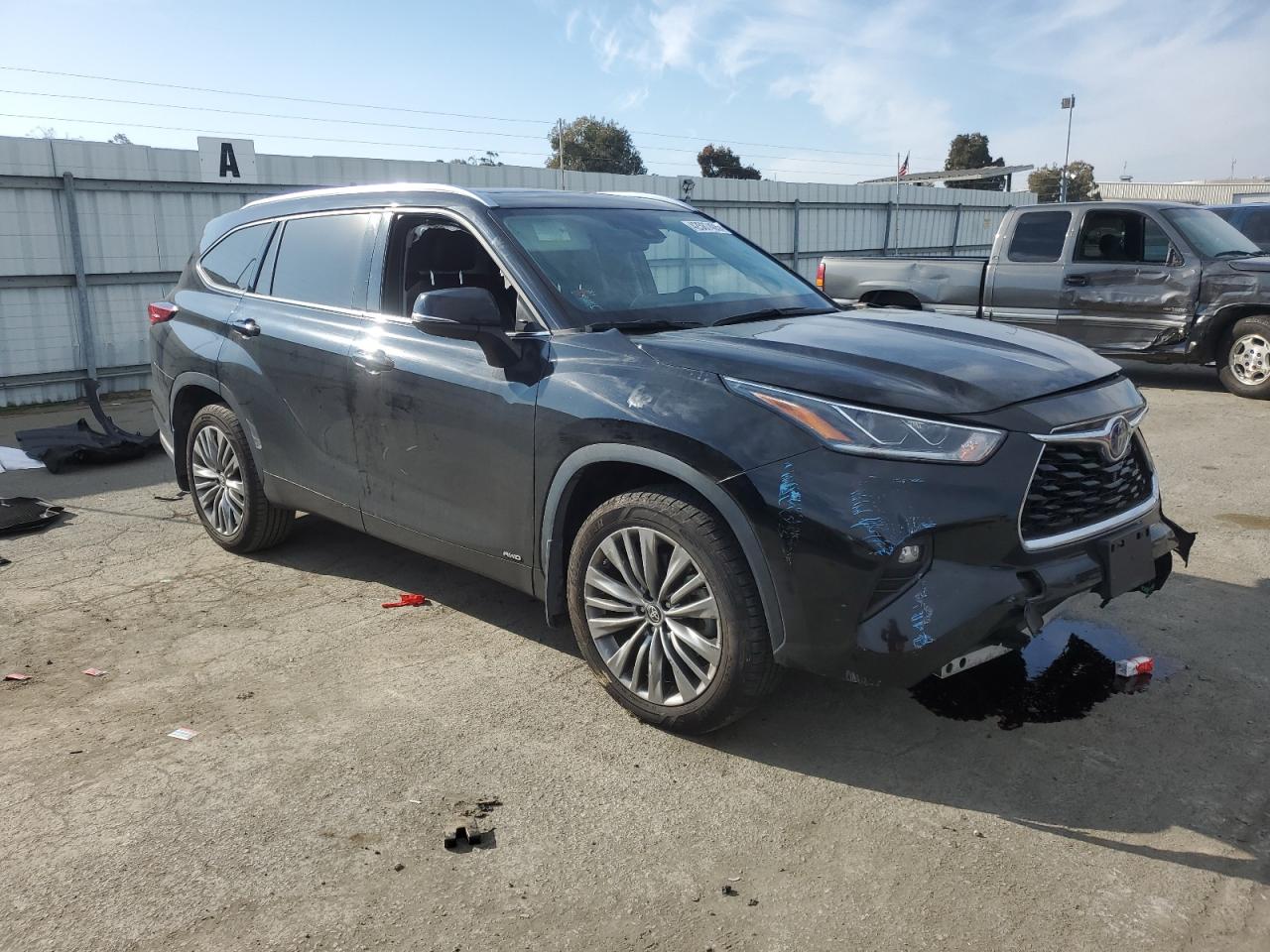 2022 Toyota Highlander - Image 4