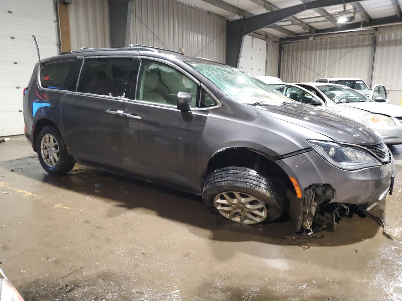 2017 Chrysler Pacifica - Image 4